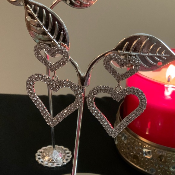 GLAMOROUS HEART RHINESTONES DANGLE DROP EARRINGS - Picture 5 of 6